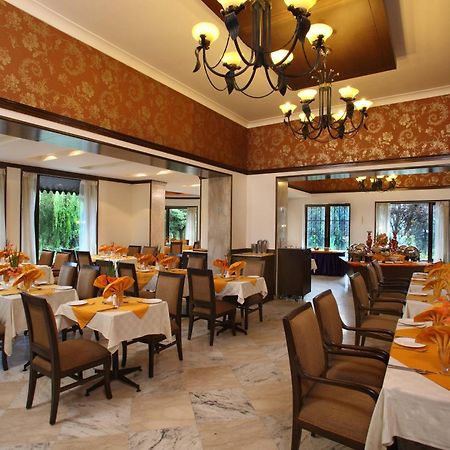 נייניטל Shervani Hilltop Resort מראה חיצוני תמונה
