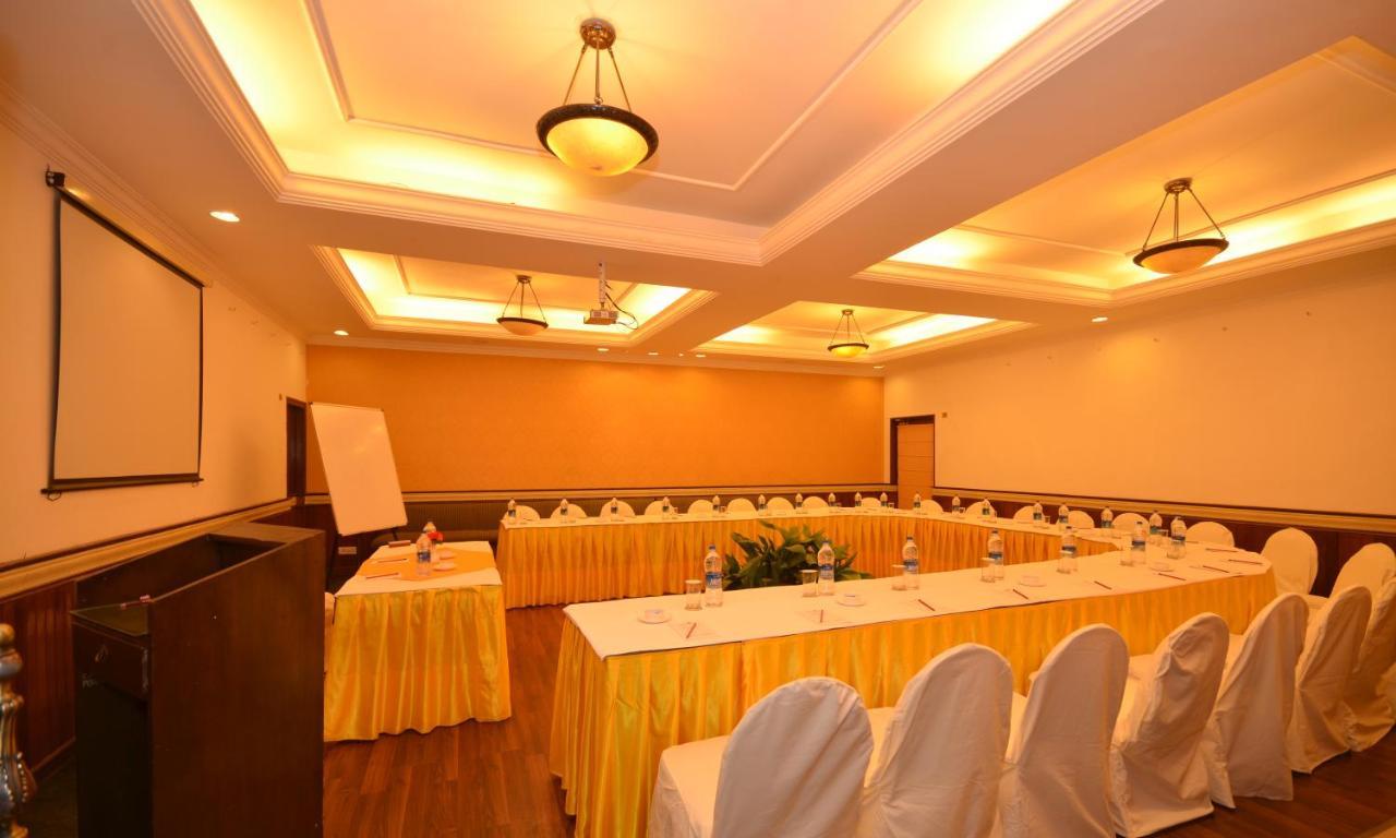 נייניטל Shervani Hilltop Resort מראה חיצוני תמונה