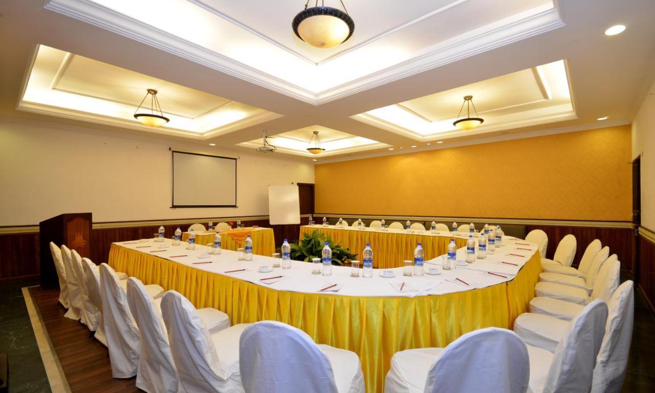 נייניטל Shervani Hilltop Resort מראה חיצוני תמונה
