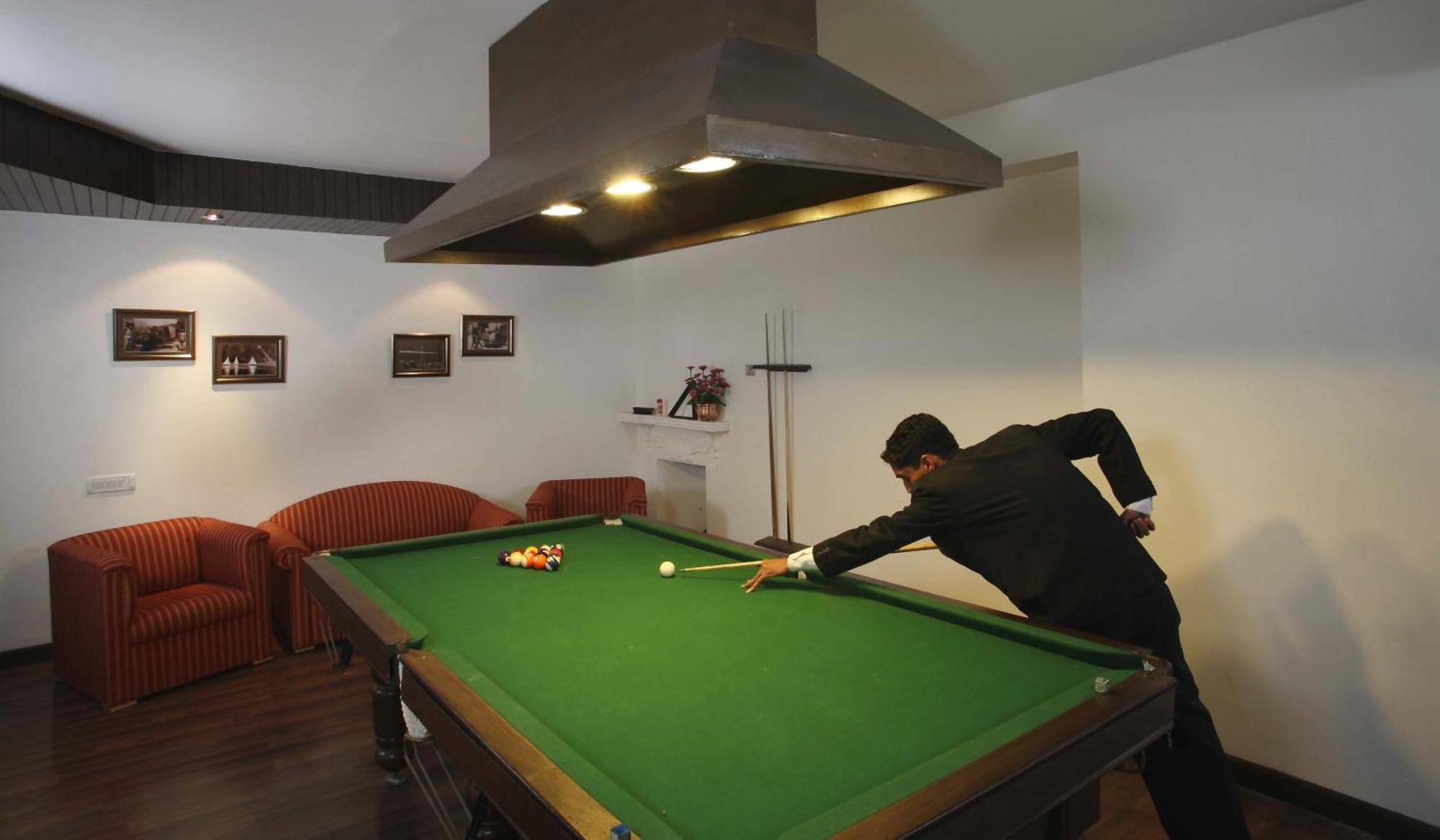 נייניטל Shervani Hilltop Resort מראה חיצוני תמונה