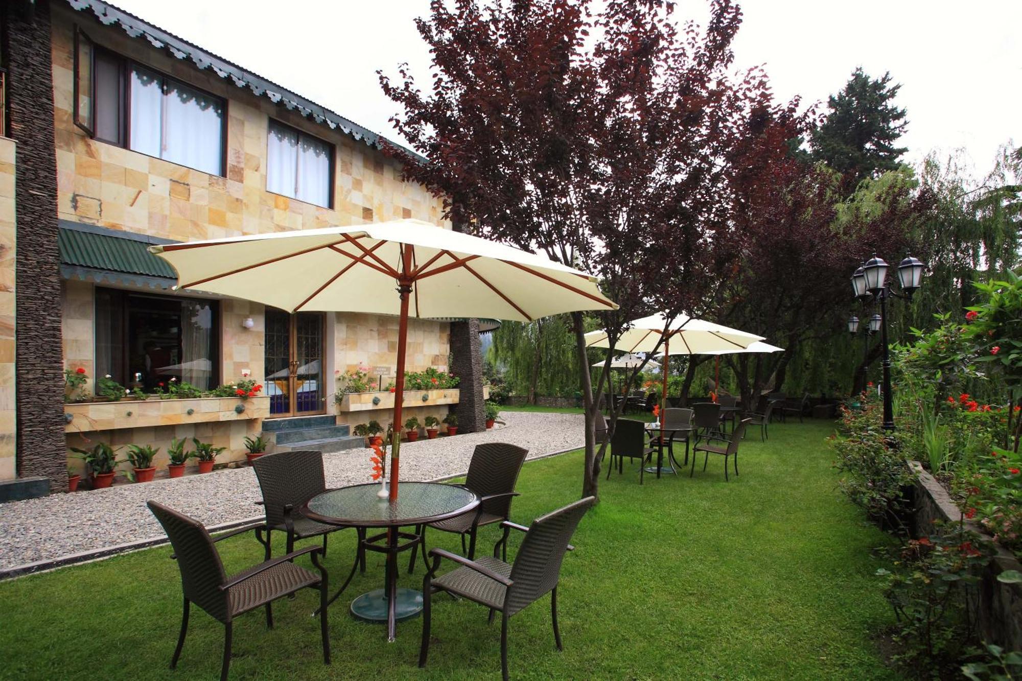 נייניטל Shervani Hilltop Resort מראה חיצוני תמונה