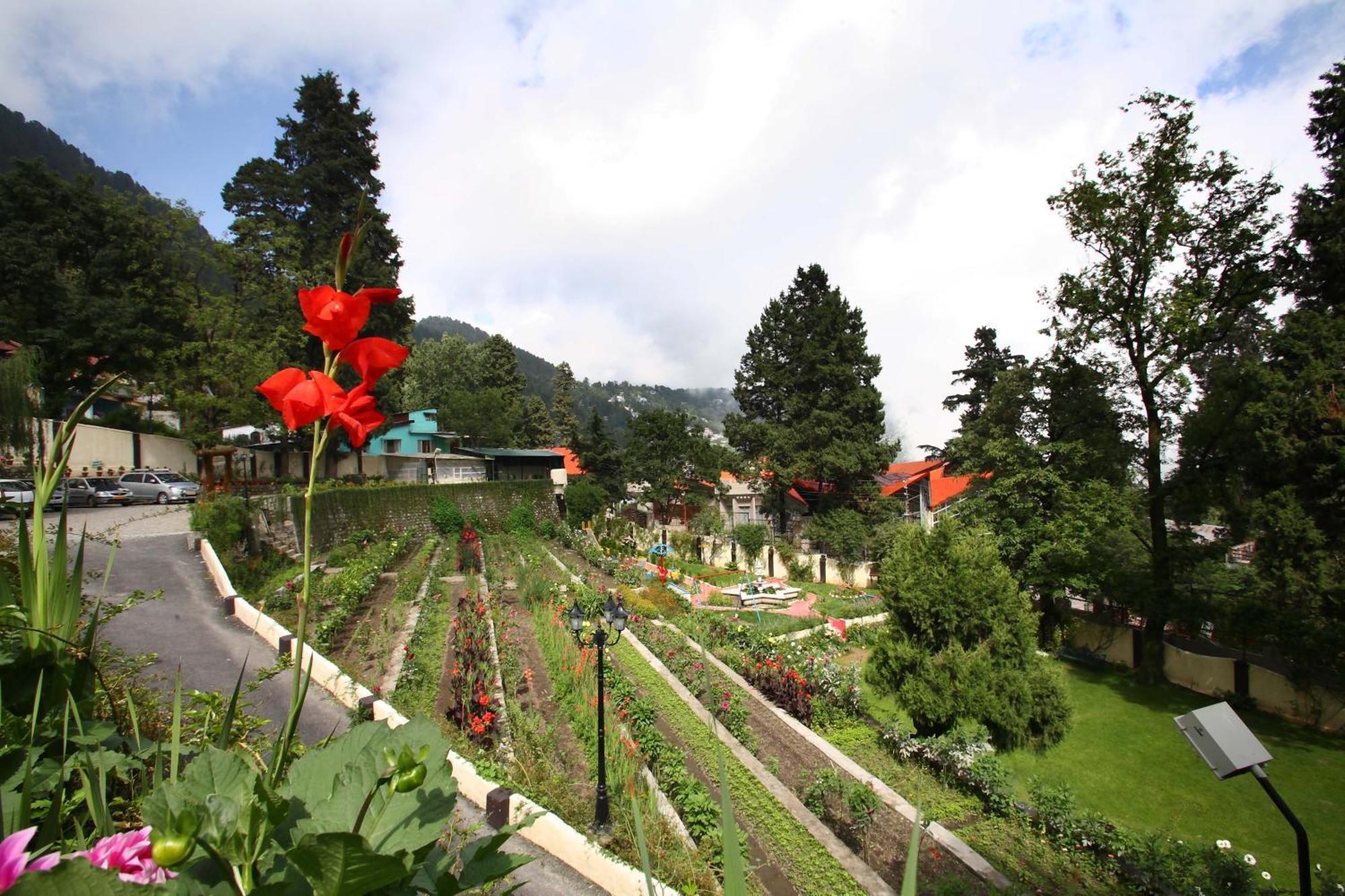 נייניטל Shervani Hilltop Resort מראה חיצוני תמונה