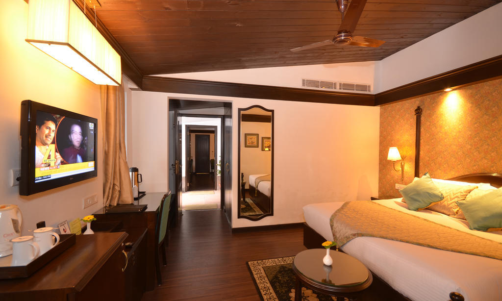 נייניטל Shervani Hilltop Resort מראה חיצוני תמונה