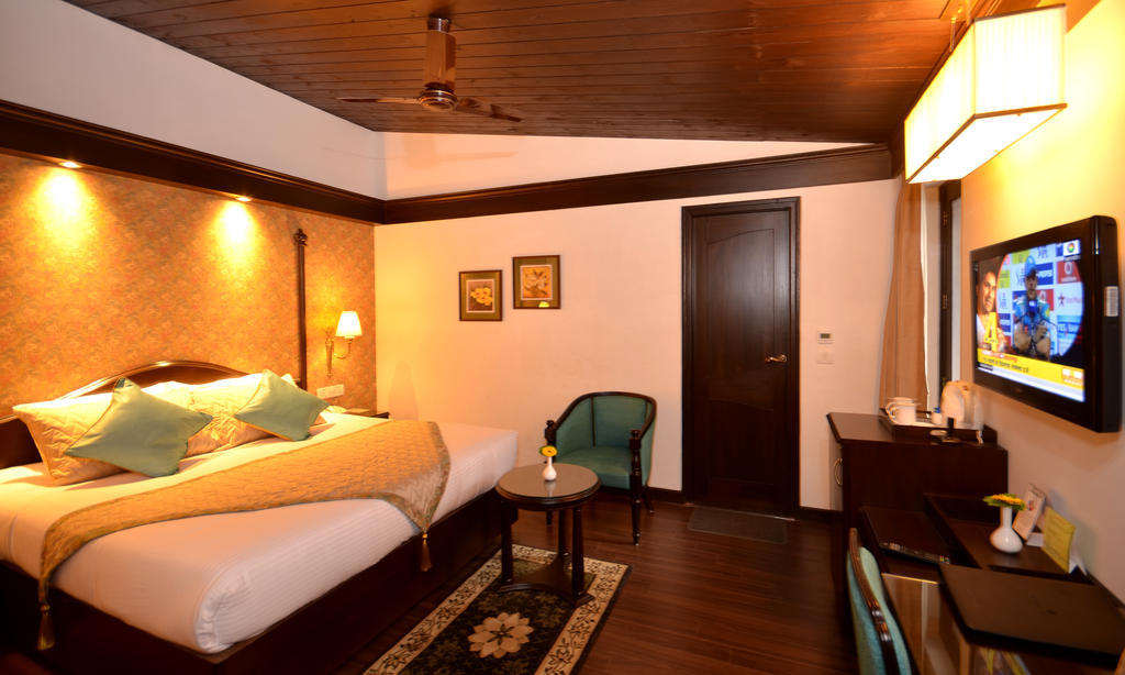 נייניטל Shervani Hilltop Resort מראה חיצוני תמונה