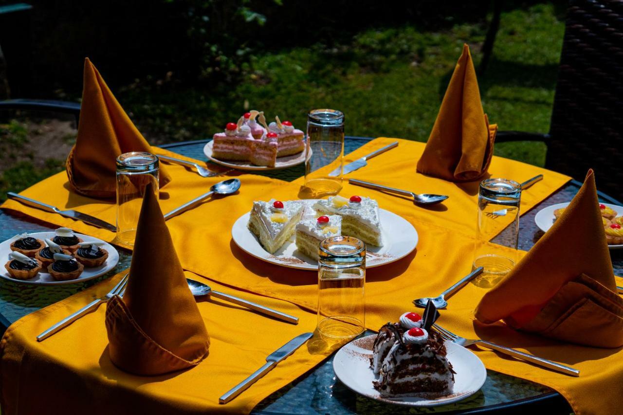 נייניטל Shervani Hilltop Resort מראה חיצוני תמונה